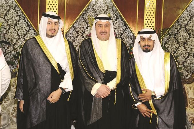 الشيخ فيصل الحمود واحمد حمد الحمد يباركان﻿