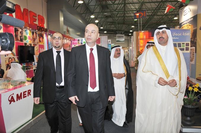 الشيخ نمر الصباح ووليد القدومي في جولة بين الاجنحة المشاركة في المعرض 