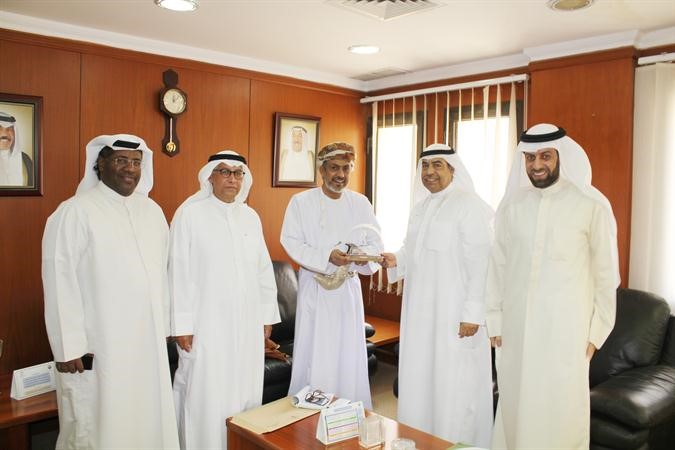 خلفان الوهيبي مع فوزي المجدلي وعدد من قيادات برنامج اعادة الهيكلة﻿