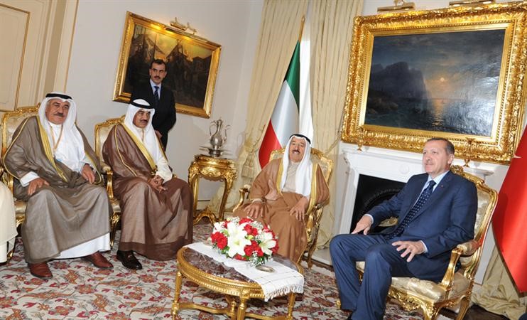 صاحب السمو الامير الشيخ صباح الاحمد ورئيس الوزراء التركي والشيخ صباح الخالد ومصطفى الشمالي خلال الزيارة
