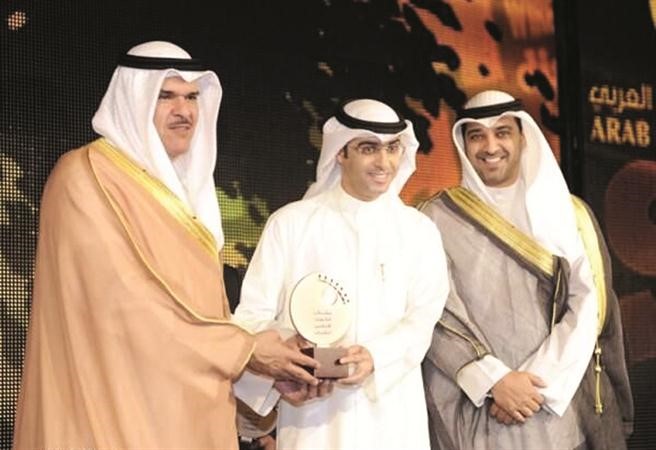 الشيخ سلمان الحمود والشيخ احمد العبدالله يكرمان الزميل احمد الفضلي