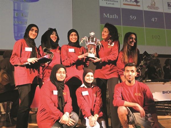 لقطة تذكارية وفرحة بالفوز﻿