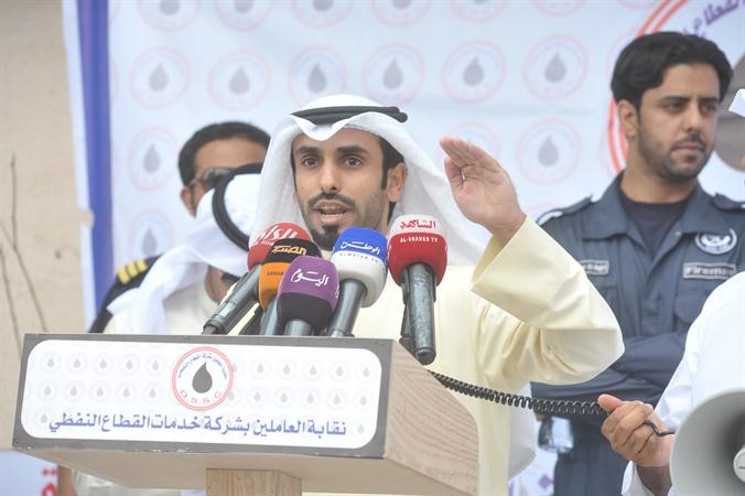 احد المتحدثين خلال الاعتصام﻿
