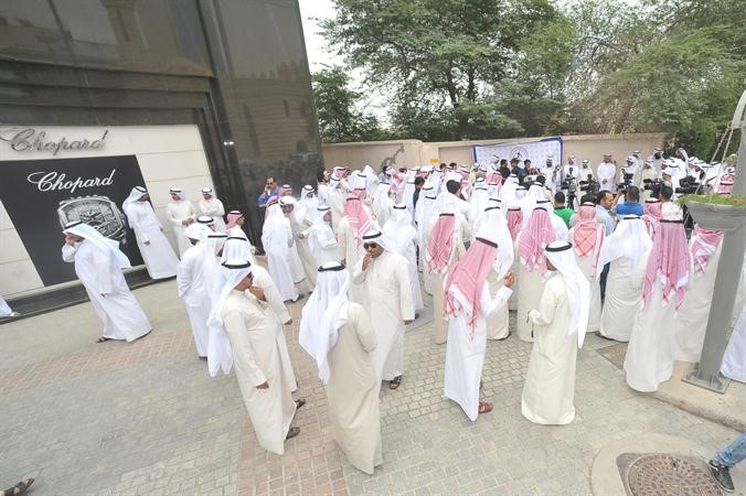مجموعة من العاملين المعتصمين﻿