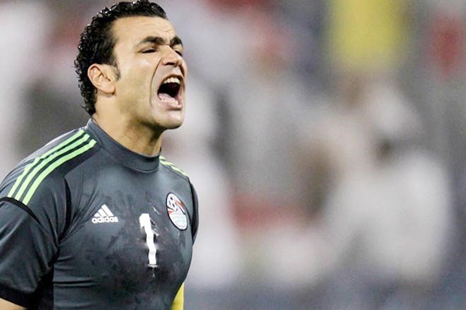 عصام الحضري قد يعود لحراسة المنتخب بعد اعتذاره للمدرب بوب برادلي 