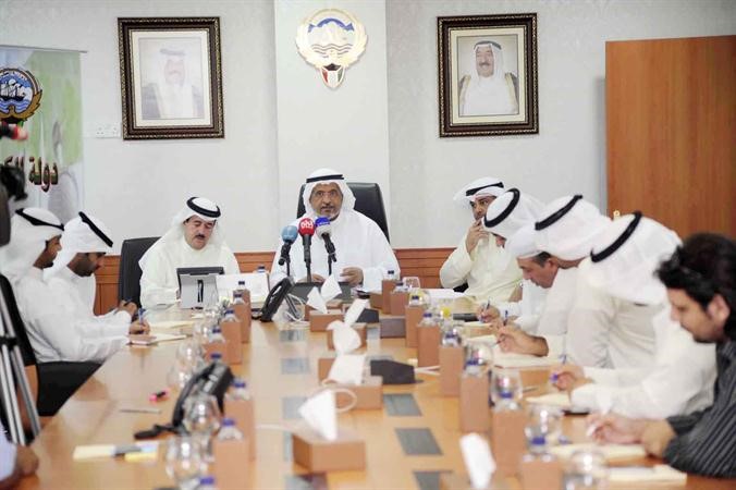 احمد الكليب وفيصل الغريب وخالد العمار خلال المؤتمر الصحافي 	هاني عبدالله﻿