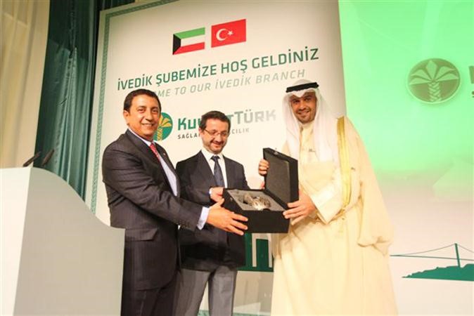 تكريم العمر للوزير انس الصالح﻿