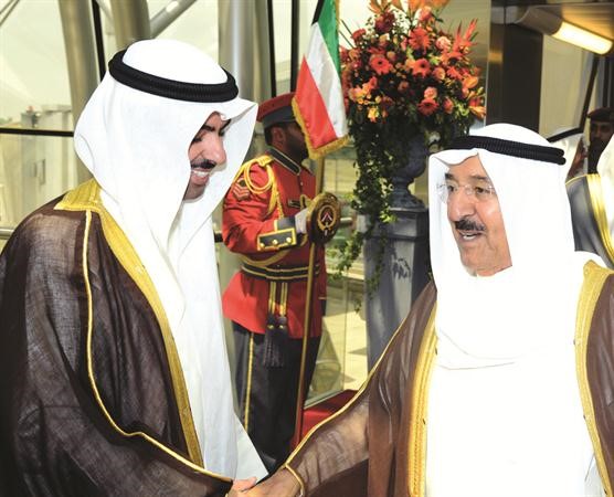 صاحب السمو الامير وفي استقبال سموه رئيس مجلس الامة علي الراشد