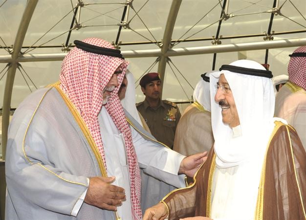 صاحب السمو الامير وفي استقباله الشيخ احمد الخالد﻿