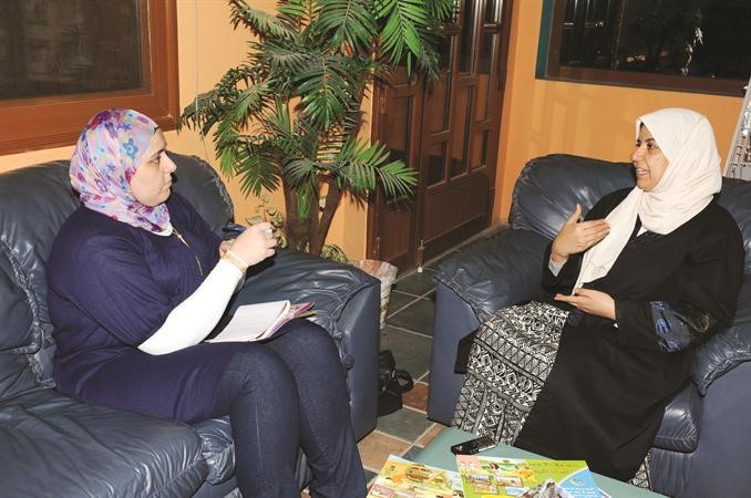اميمة العيسى متحدثة الى الزميلة رندى مرعي قاسم باشا