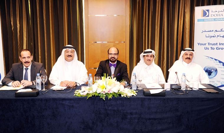  الرئيس التنفيذي لمجموعة بنك الدوحة دسيتارامان و احمد المهزع خلال ندوة البنك﻿