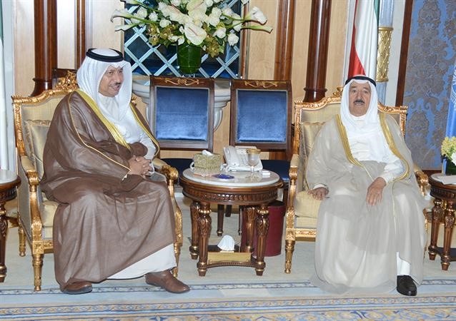 صاحب السمو الامير الشيخ صباح الاحمد مستقبلا سمو الشيخ جابر المبارك﻿