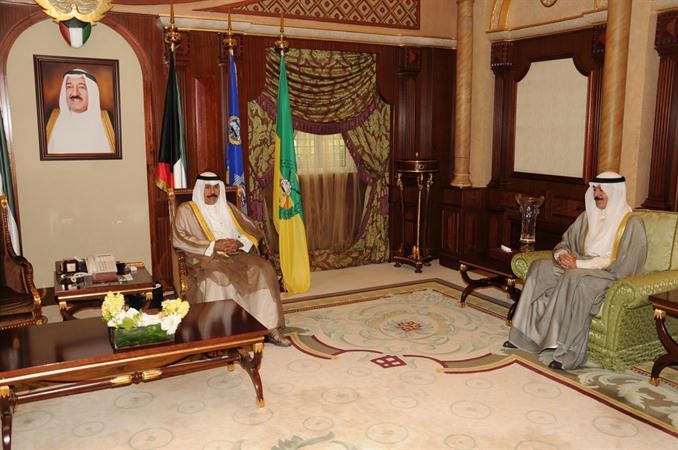 سمو ولي العهد الشيخ نواف الاحمد مستقبلا الشيخ محمد الخالد﻿