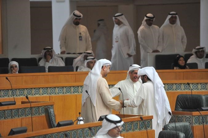  عصام الدبوس ومعادل الخرافي وخالد الشطي﻿
