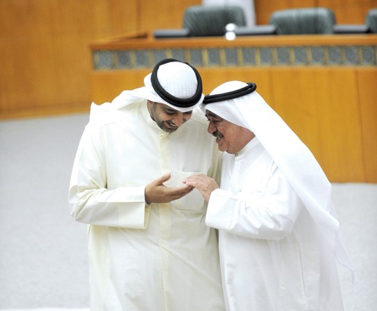حديث باسم بين الشيخ محمد العبدالله ومصطفى الشمالي 	متين غوزال