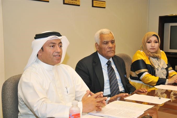  د خالد العنزي ودمحمد سليم خلال الندوة محمد خلوصي 
