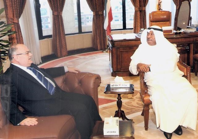 الشيخ علي العبدالله مستقبلا دخضر حلوي ﻿