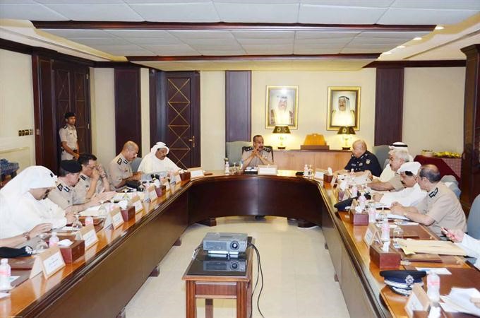 الفريق غازي العمر مترئسا الاجتماع بحضور الوكلاء المساعدين ﻿