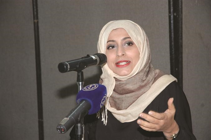 الشاعرة عائشة السيفي﻿