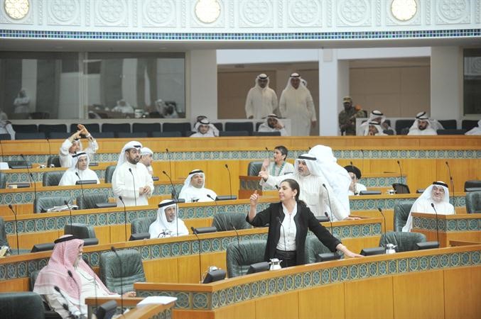 درولا دشتي ترد على سعدون حماد خلال الجلسة