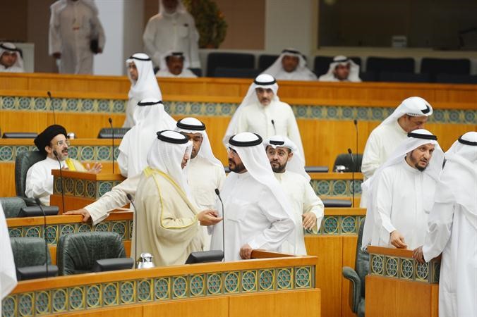 سمو رئيس الوزراء يستمع لحديث سعدون حماد اثناء الجلسة