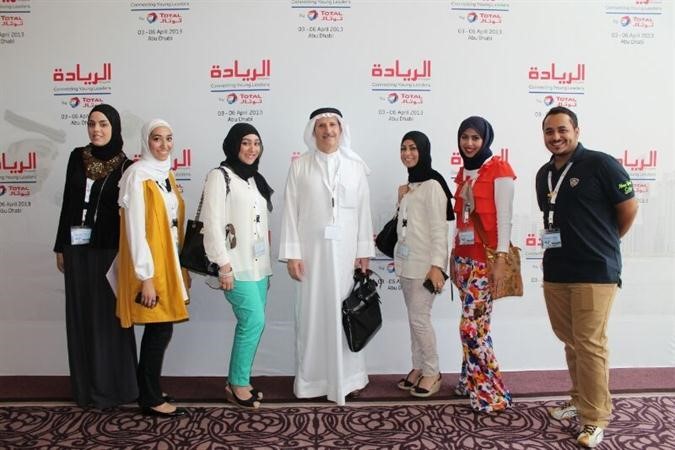 د عادل الشرقاوي متوسطا الطلبة المختارين﻿