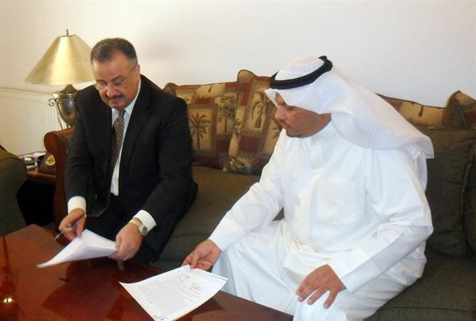 جانب من توقيع الاتفاقية ﻿