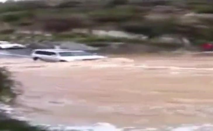 بالفيديو.. «رح يا شنب» كادت تودي بحياة سعودي ووالده بعد مغامرة مميتة