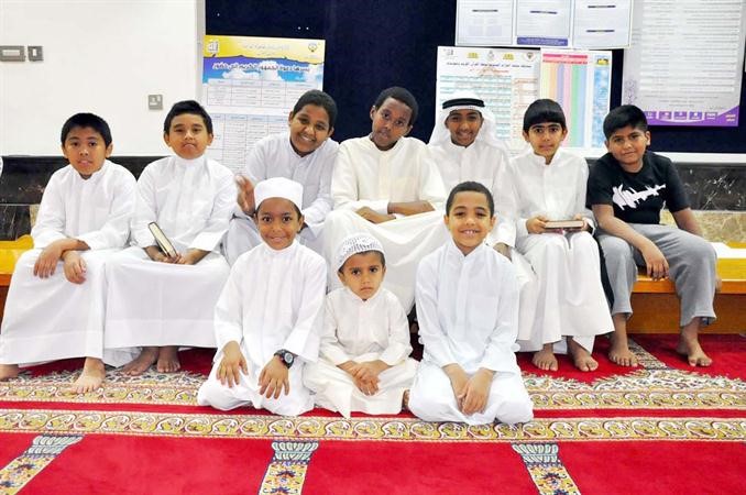  مجموعة من الاطفال المكرمين ﻿