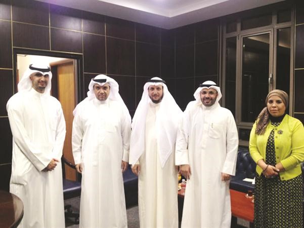 شريدة المعوشرجي متوسطا اعضاء جمعية التدريس
