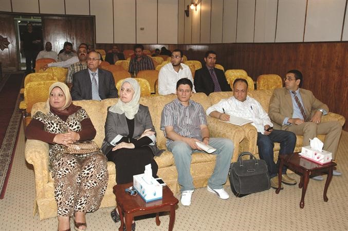 زوجة الشاعر الراحل محمد يوسف في مقدمة الحضور	 انور الكندري﻿