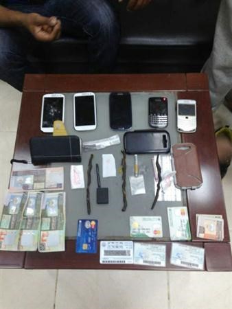المخدرات غالبا ما تقترن بقضايا السرقات والصورة خير دليل
