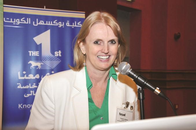 ايفون جونسون متحدثا خلال الندوة﻿
