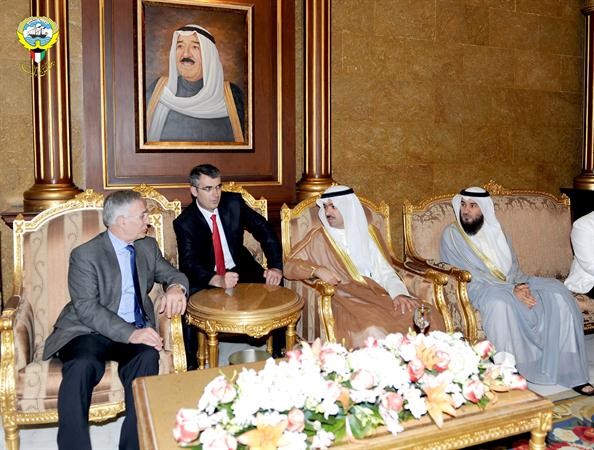 الرئيس علي الراشد خلال استقباله رئيس برلمان جمهورية كوسوفو يعقوب كراسنيكي﻿