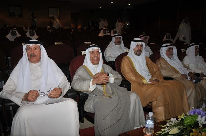 الشيخ مشعل جابر الاحمد وعلي الغانم وخالد الصقر في مقدمة الحضور