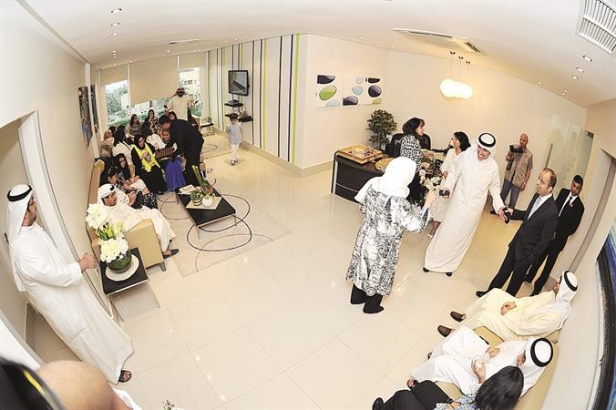 جانب من الحضور خلال حفل افتتاح العيادة