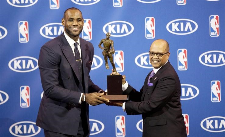 ليبرون جيمس لاعب ميامي هيت الافضل في الـNBA اپ