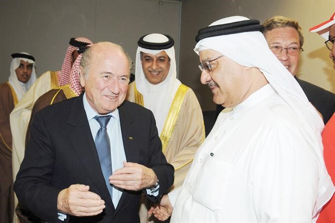 الزميل ناصر محمد مع بلاتر والشيخ سلمان بن ابراهيم ﻿