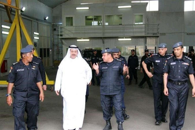 الشيخ احمد الحمود خلال لقائه بضباط وافراد القوات الخاصة