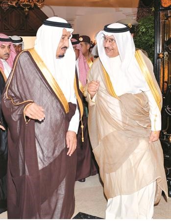 صاحب السمو الملكي الامير سلمان بن عبدالعزيز في حديث مع سمو الشيخ جابر المبارك﻿