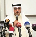 المحمد متحدثا للطلبة في الكلية﻿