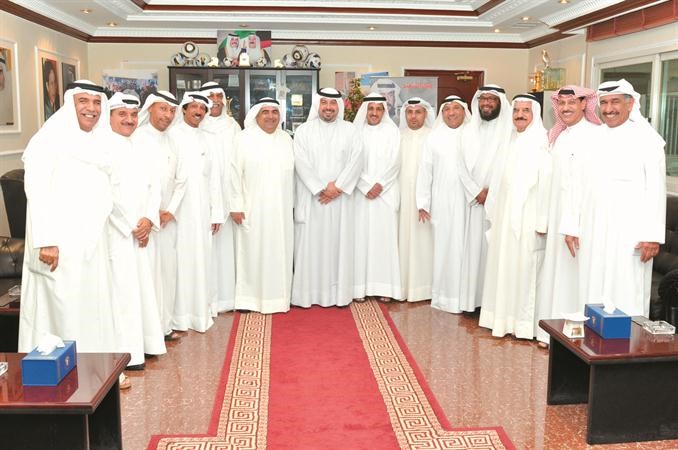 رئيس الاتحاد الشيخ د طلال الفهد مع المكرمين ﻿