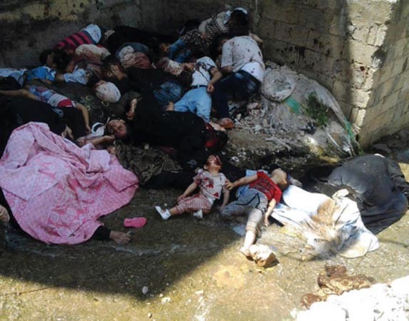طفلة ينقذها حضن أمها «الذبيحة» من مجزرة بانياس