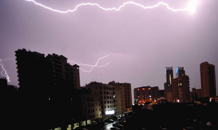 برق ورعد في سماء البلادمتين غوزال