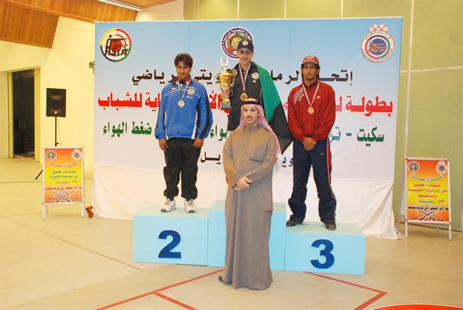 عبيد العصيمي مع الابطال في تتويج سابق﻿