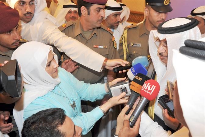 سمو الشيخ جابر المبارك متحدثا لوسائل الاعلام﻿