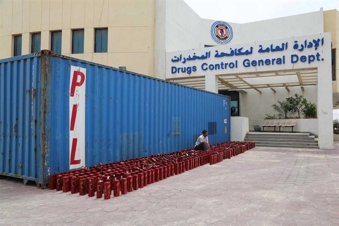 المتهم متوسطا الخمور التي جلبها من دولة خارجية﻿