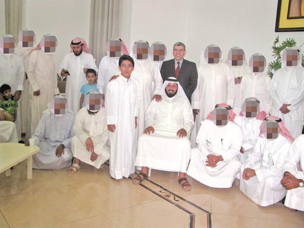 المحاضر يتوسط التائبين﻿