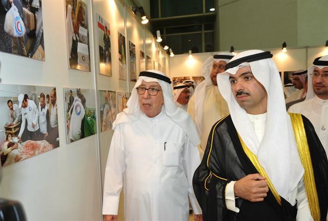 الراشد والبرجس في جولة بالمعرض