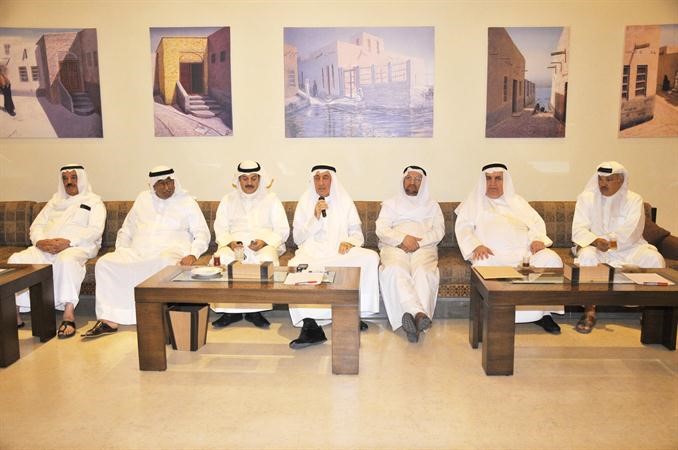 جانب من الجلسة الحوارية في دار معرفي